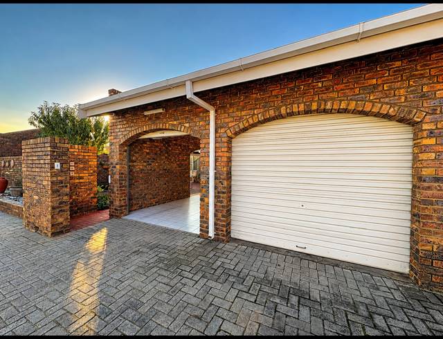 3 BEDROOM TOWNHOUSE FOR SALE IN THREE RIVERS